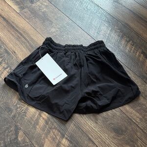 lululemon athletica Black Women hotty hot shorts 4”